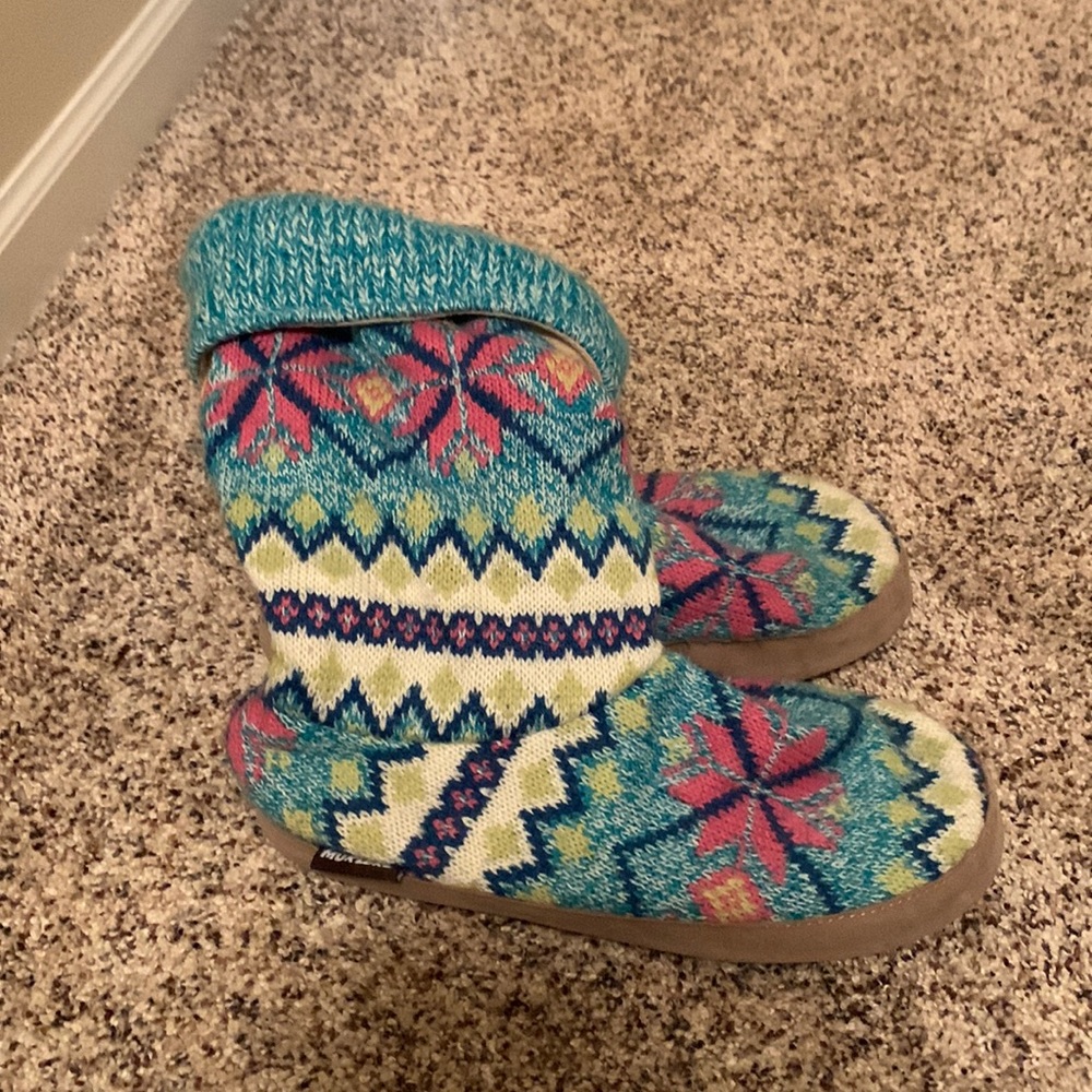 Muk Luk slipper booties